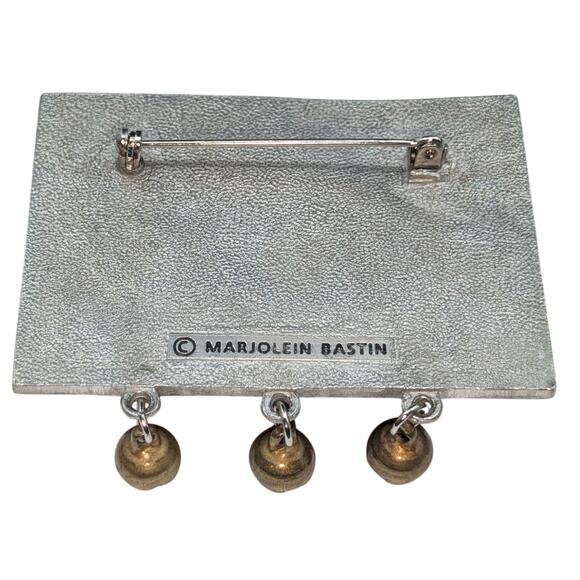 Marjolein Bastin Vintage Pewter Santa in Basket W/ Jingle Bells Brooch - Picture 2 of 3